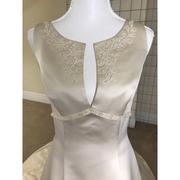 ALFRED ANGELO Wedding Dress - Picture 3 of 8
